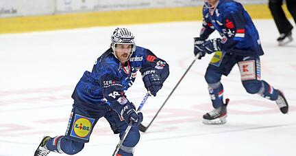 Jeremy Williams war wieder ein Aktivposten bei den Falken, doch im vierten Saisonspiel in Bad T&ouml;lz gelang dem 36-j&auml;hrigen St&uuml;rmer erstmals kein Treffer f&uuml;r sein Team. 
Foto: Archiv/Veigel