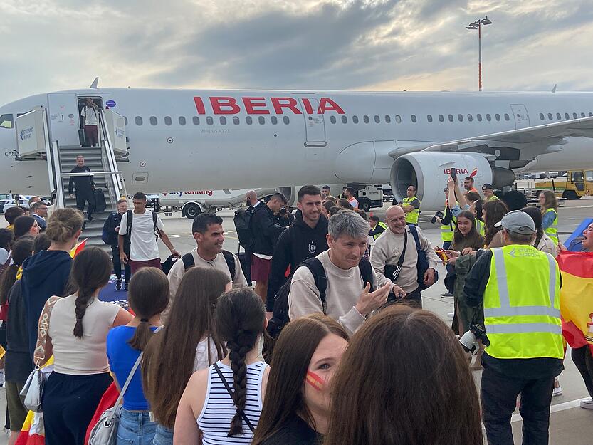 EM-Favorit Spanien landet am Stuttgarter Flughafen