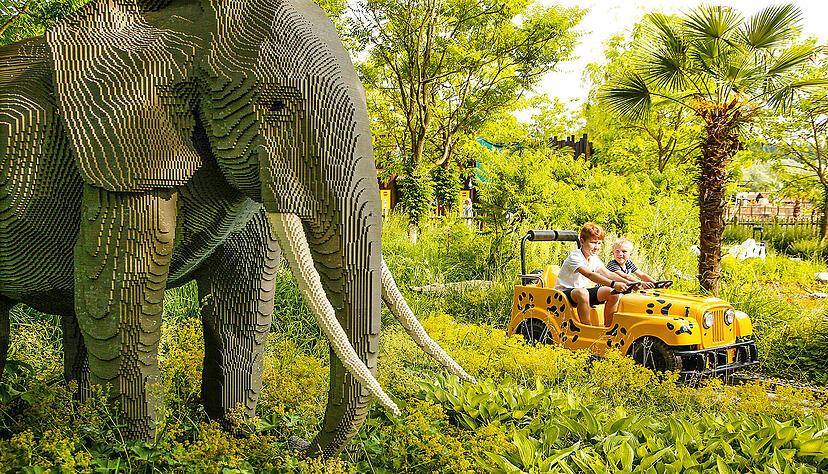 Wer will, findet im Legoland Action, aber für die Kleineren auch gemütlichere Fahrgeschäfte, die trotzdem zum Staunen bringen. Foto: Legoland Deutschland Resort Wer will, findet im Legoland Action, aber für die Kleineren auch gemütlichere Fahrgeschäfte, die trotzdem zum Staunen bringen. Foto: Legoland Deutschland Resort