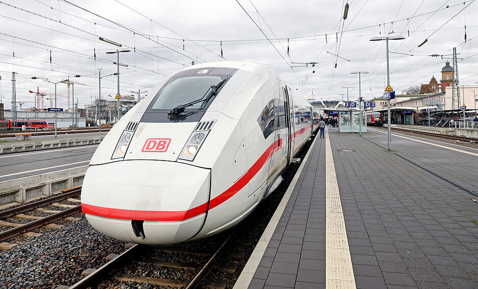 Begeisterung am Bahnsteig: ICE hält wieder in Heilbronn