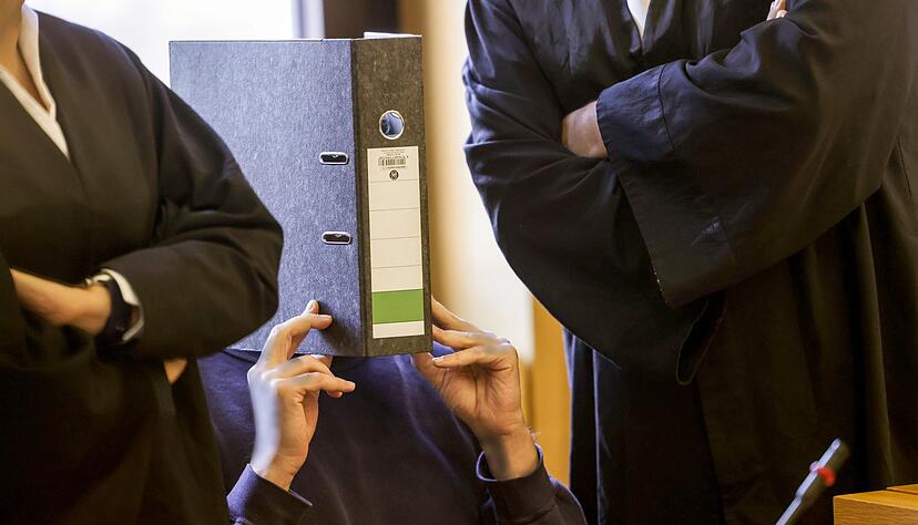 Ein bereits wegen zehnfachen Mordes in Aachen verurteilter Ex-Pfleger k&ouml;nnte f&uuml;r mehr als 100 weitere Todesf&auml;lle verantwortlich sein.