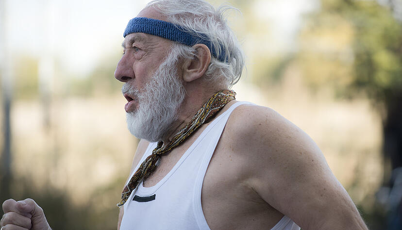 Dieter Hallervorden in Kilian Riedhofs Film "Sein letztes Rennen, der am Sonntag im Autokino Heilbronn zu sehen ist. Foto: dpa