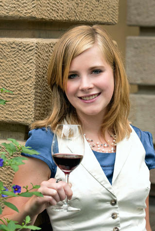 Folgende sechs Kandidatinnen haben es nicht in die Endrunde geschafft: Lisa Bunn, RheinhessenLisa Bunn (21) ist in diesem Jahr die j&uuml;ngste der Bewerberinnen um das Amt der Deutschen Weink&ouml;nigin. Ihre Karriere begann als erste Ortsweink&ouml;nigin von Nierstein. Seit September 2008 vertritt sie das Anbaugebiet Rheinhessen als Gebietsweink&ouml;nigin.