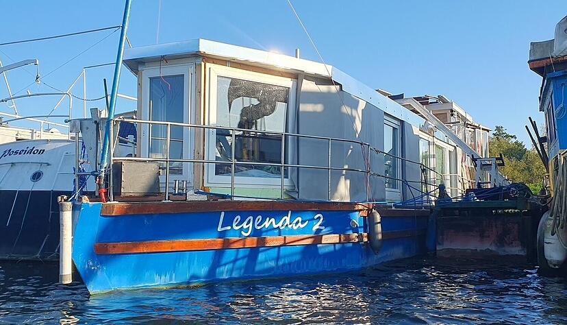 Ob dieses Hausboot eines Unternehmers aus Ottenbronn bald in Heilbronn ankern wird?