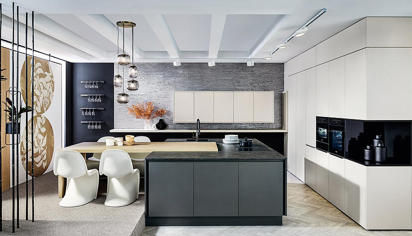 Viel Stauraum, große Arbeitsfläche und trotzdem Platz für die ganze Familie. Alle Wünsche sind bei der Küchenplanung erlaubt. Foto: D&S Küchenstudio Viel Stauraum, große Arbeitsfläche und trotzdem Platz für die ganze Familie. Alle Wünsche sind bei der Küchenplanung erlaubt. Foto: D&S Küchenstudio