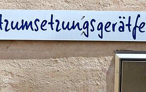 Dass man ein ernstes Thema humorvoll vermarkten kann, zeigt dieser Fahrradständer. "Gemeinsam für Klimaschutz" heißt es in Brackenheim, das eben nicht nur die "Heuss-Stadt" oder "größte Weinbaugemeinde Württembergs" ist. Dass man ein ernstes Thema humorvoll vermarkten kann, zeigt dieser Fahrradständer. "Gemeinsam für Klimaschutz" heißt es in Brackenheim, das eben nicht nur die "Heuss-Stadt" oder "größte Weinbaugemeinde Württembergs" ist.