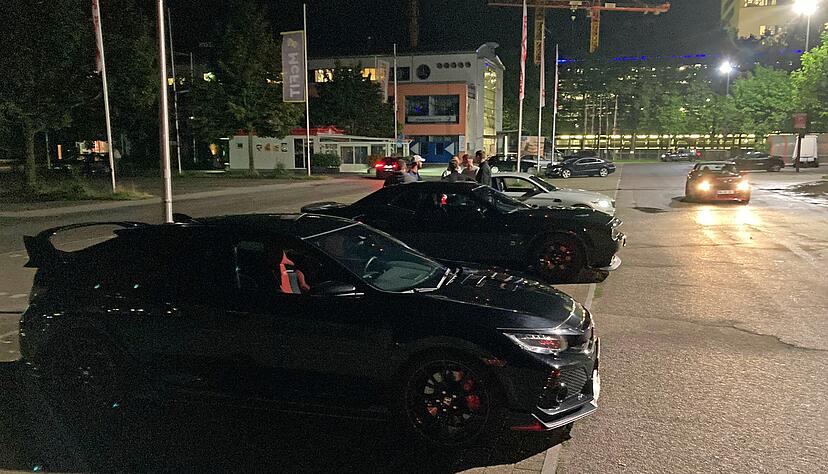 Gegen halb drei wird es leer auf dem Parkplatz an der Heilbronner Edisonstraße.
Foto: Heike Kinkopf Gegen halb drei wird es leer auf dem Parkplatz an der Heilbronner Edisonstraße.
Foto: Heike Kinkopf