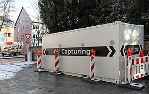 Die Außenhülle der modernen Stickoxidfänger: In einem Container am Alten Friedhof ist die neue Technologie installiert. Vorne ist die Weinsberger Straße, gut 60 Meter entfernt steht die amtliche Luft-Messstation.
Foto: Andreas Veigel Die Außenhülle der modernen Stickoxidfänger: In einem Container am Alten Friedhof ist die neue Technologie installiert. Vorne ist die Weinsberger Straße, gut 60 Meter entfernt steht die amtliche Luft-Messstation.
Foto: Andreas Veigel