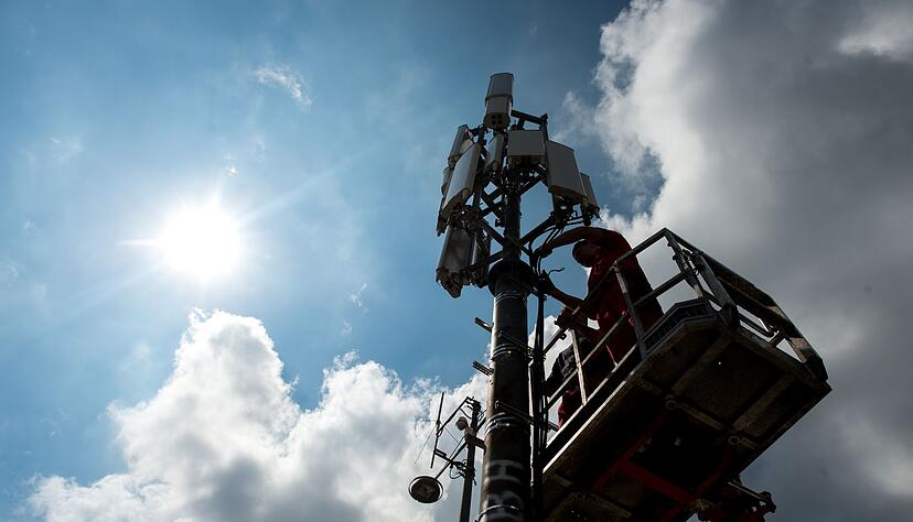 Vodafone Deutschland wird das veraltete Mobilfunknetz GSM (2G) zwei Jahre früher als geplant abschalten. (Archivfoto)