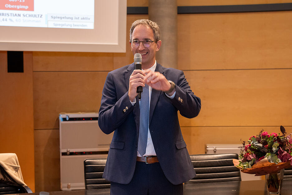 Bei der Wahl zum Oberbürgermeister von Bad Rappenau durfte sich Sebastian Frei am Sonntagabend freuen. Bei der Wahl zum Oberbürgermeister von Bad Rappenau durfte sich Sebastian Frei am Sonntagabend freuen.