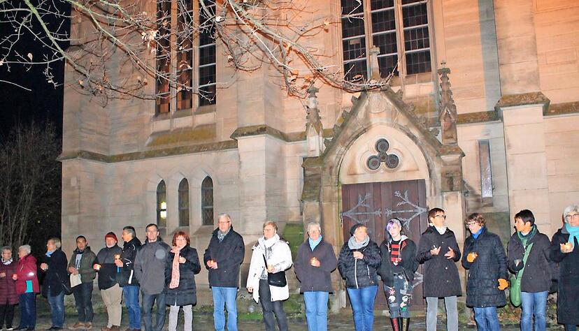 Viele Hohenloher aus den umliegenden Orten waren gekommen, um mit den Pfedelbachern gegen den dort sichtbar gewordenen Fremdenhass zu demonstrieren.