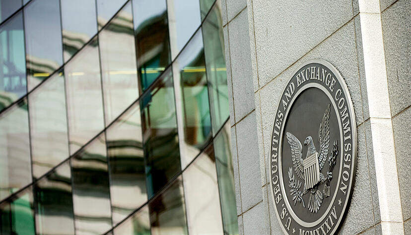 Um eine mutmaßlich gefälschte Versicherungspolice kümmern sich derzeit Staatsanwaltschaften in Düsseldorf und Heilbronn. Die amerikanische Börsenaufsicht SEC ist informiert. Um eine mutmaßlich gefälschte Versicherungspolice kümmern sich derzeit Staatsanwaltschaften in Düsseldorf und Heilbronn. Die amerikanische Börsenaufsicht SEC ist informiert.