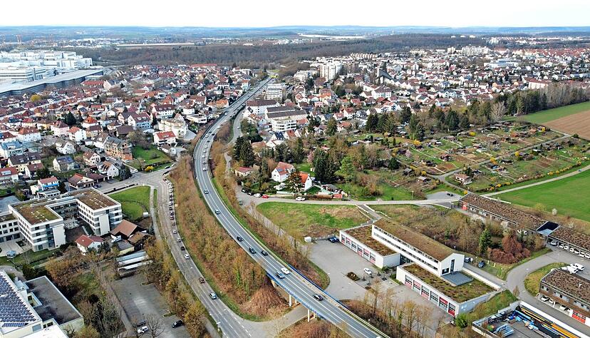 Straße, Schiene, Rad- und Fußwege: Damit befasst sich der Mobilitätspakt. Ein Projekt ist der Ausbau der B27 bei Neckarsulm, hier die aktuelle Situation.
Foto: Archiv/Seidel