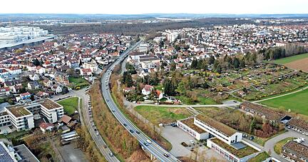 Straße, Schiene, Rad- und Fußwege: Damit befasst sich der Mobilitätspakt. Ein Projekt ist der Ausbau der B27 bei Neckarsulm, hier die aktuelle Situation.
Foto: Archiv/Seidel