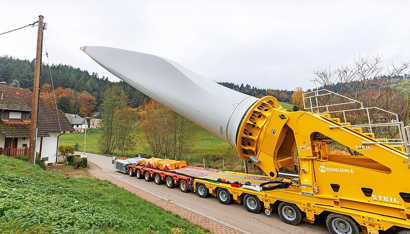 Der Windkraft-Ausbau im S&uuml;dwesten hinkt den Pl&auml;nen hinterher. Zwischen der ersten Planung und dem Zeitpunkt, wenn die Windradfl&uuml;gel montiert werden, vergehen in der Regel Jahre.