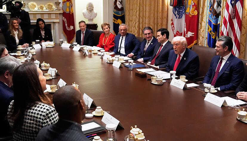 Verteidigungsminister Pete Hegseth spricht von Rückgang bei Drogenschmuggel über das Meer Verteidigungsminister Pete Hegseth spricht von Rückgang bei Drogenschmuggel über das Meer