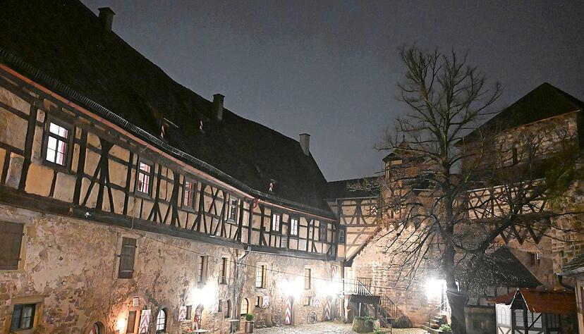 Im Sommer wird auf Burg Lichtenberg gefeiert und getanzt. Im Sommer wird auf Burg Lichtenberg gefeiert und getanzt.