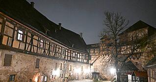 Im Sommer wird auf Burg Lichtenberg gefeiert und getanzt. Im Sommer wird auf Burg Lichtenberg gefeiert und getanzt.