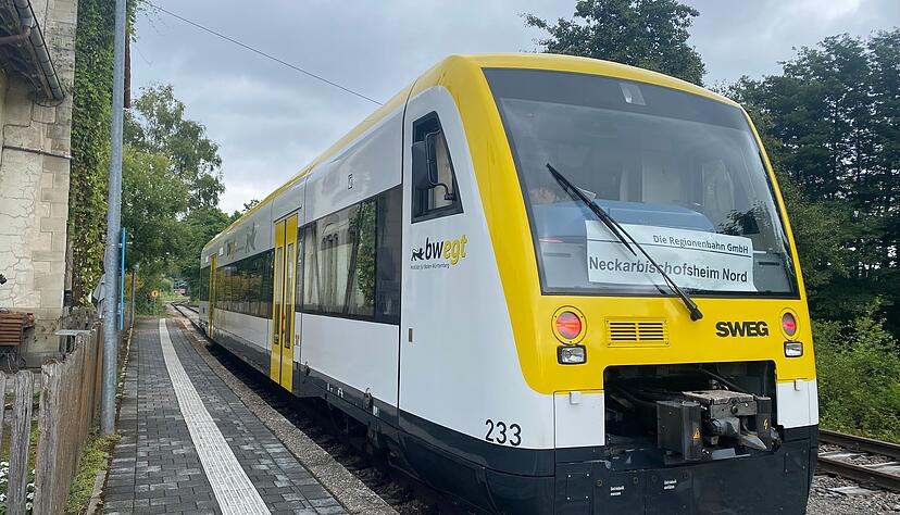 Der 22 Jahre alt Zug fährt momentan als Ersatz für die Buslinie zwischen Neckarbischofsheim und Siegelsbach.