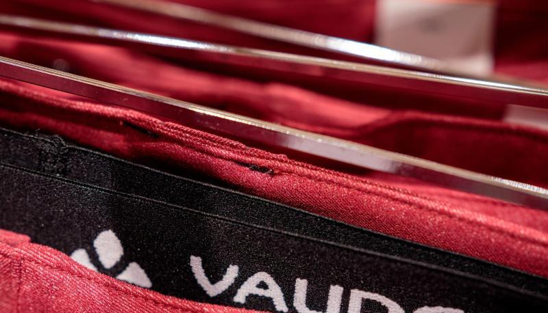 Kleidungsstücke der Marke «Vaude» sind in einem Bekleidungsgeschäft zu sehen. Kleidungsstücke der Marke «Vaude» sind in einem Bekleidungsgeschäft zu sehen.