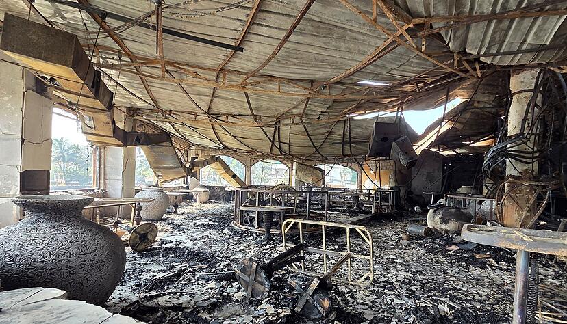 Die verkohlten Innenr&auml;ume eines Nachtclubs, der am fr&uuml;hen Sonntag in Brand geraten war, sind in Arpora, Goa, zu sehen. (Foto aktuell)