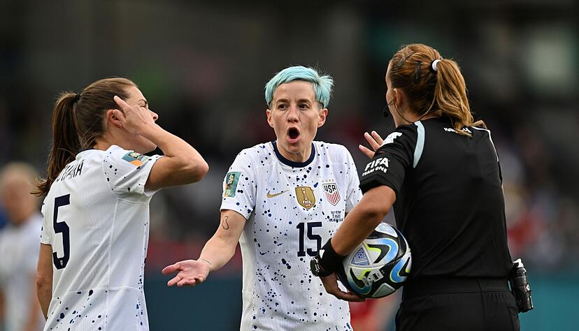 Die US-Fußballerin Megan Rapinoe (USA, M) gilt als Vorbild für LGBTQI+ im Fußball.