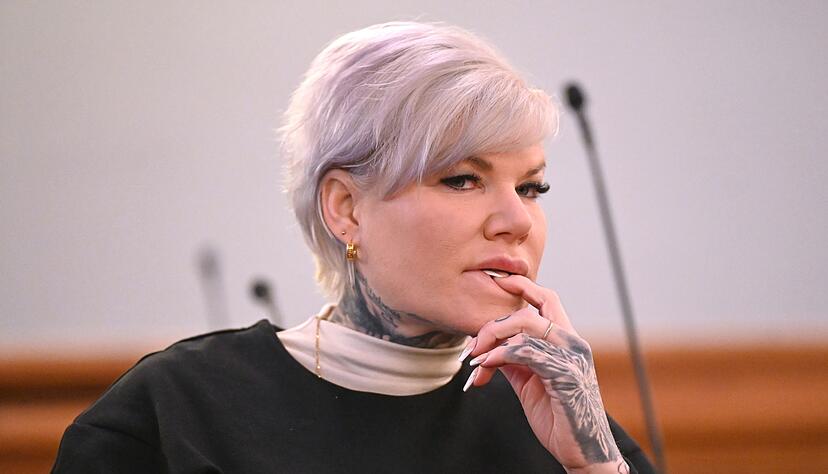 Hitlergru&szlig;-Vorwurf: Geldstrafe f&uuml;r Melanie M&uuml;ller gefordert - Verteidigung will Freispruch