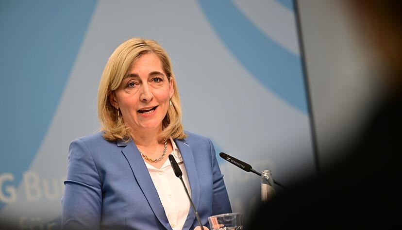 Bundesgesundheitsministerin Nina Warken (CDU) will nicht nur sparen, sondern auch neue Weichen stellen.