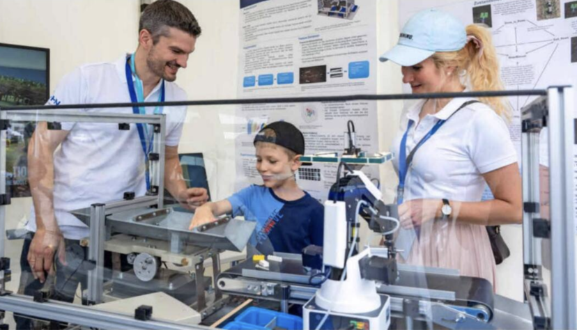 Auch beim zweiten KI Festival im Zukunftspark Wohlgelegen gab es viel auszuprobieren wie an diesem Stand mit Nicolaj Stacke (von links), David Stacke und Rosa Weinhold. Auch beim zweiten KI Festival im Zukunftspark Wohlgelegen gab es viel auszuprobieren wie an diesem Stand mit Nicolaj Stacke (von links), David Stacke und Rosa Weinhold.