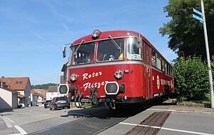 Der Rote Flitzer f&auml;hrt zwischen Juni und Oktober und h&auml;lt dann auch am Siegelsbacher Bahnhof. Foto: Archiv/Gajer