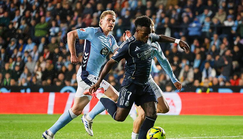Vinicius Junior (r) kam mit Real Madrid zu einem ganz sp&auml;ten Sieg bei Celta Vigo.