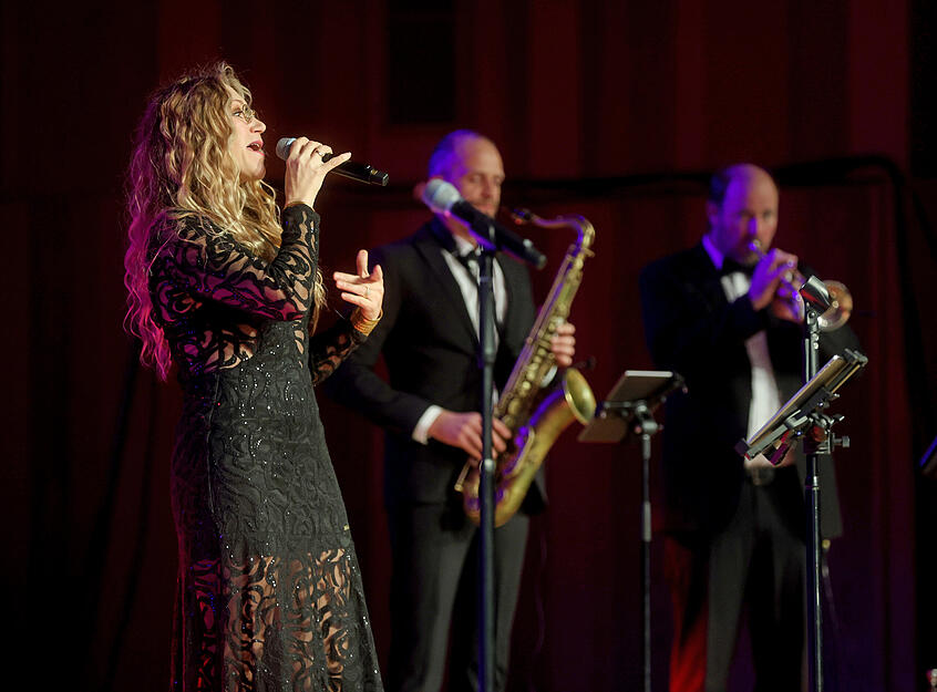 In der Harmonie gab es zum Beispiel den traditionellen Silvesterball.