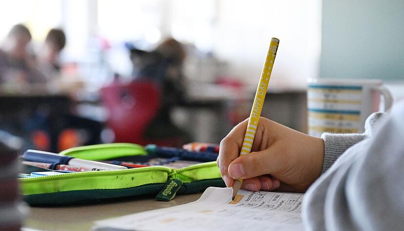 Der Verband der Realschullehrer (RLV) ist mit einem Volksantrag zur Einführung einer verbindlichen Grundschulempfehlung auch für Realschulen gescheitert. (Archivbild) Der Verband der Realschullehrer (RLV) ist mit einem Volksantrag zur Einführung einer verbindlichen Grundschulempfehlung auch für Realschulen gescheitert. (Archivbild)