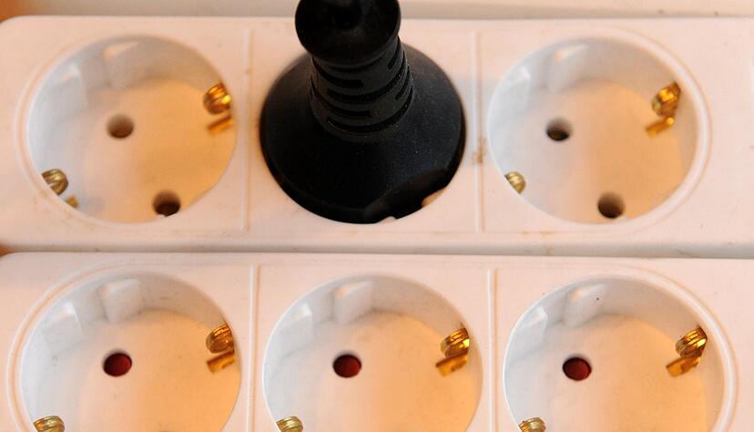 Obwohl es die Bundesregierung versprochen hat, wird die Stromsteuer nicht f&uuml;r alle Betriebe und Privatpersonen gesenkt.