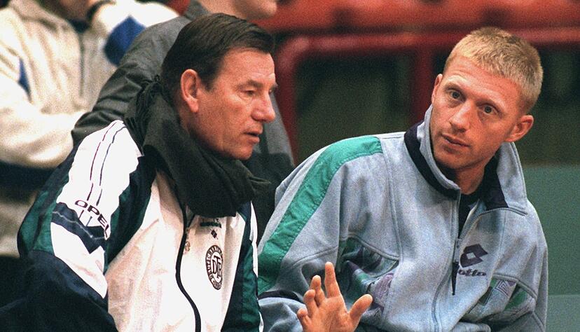 Trainierte die ganz Großen: Der frühere Davis-Cup-Coach Niki Pilic (l) im Jahr 1996 mit Boris Becker. (Archivbild)