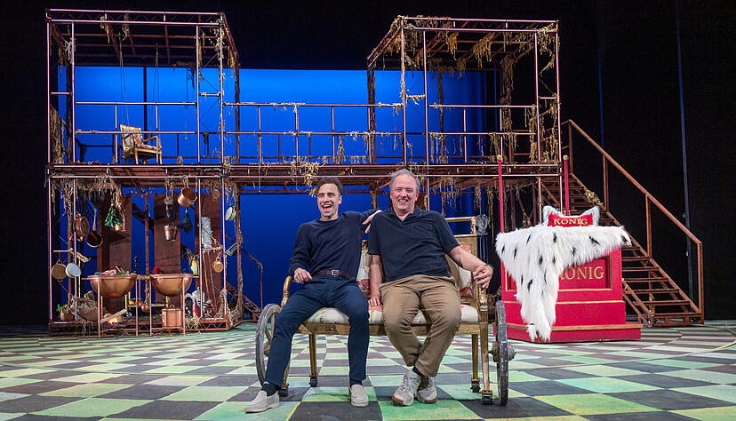 „Er ist aber ein charmanter Gauner“, sagt Regisseur Martin Philipp (rechts) über den gestiefelten Kater, gespielt von Ex-Ensemblemitglied Joachim Foerster.