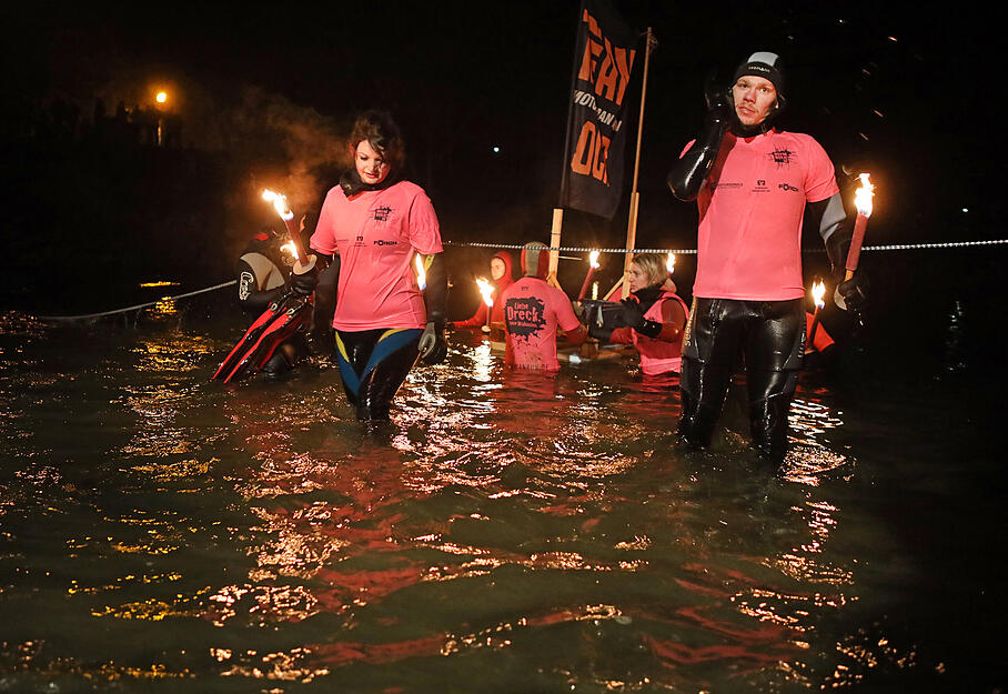 DLRG Fackelschwimmen in Möckmühler Jagst DLRG Fackelschwimmen in Möckmühler Jagst