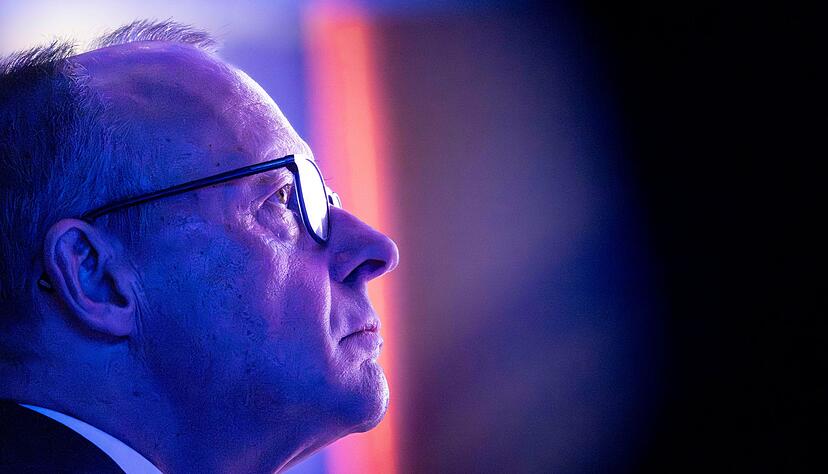 Bundeskanzler Friedrich Merz (CDU) hatte bei einem Besuch in Brandenburg gesagt, die Zahl der Asylerstanträge sei rückläufig, «aber wir sehen das Problem natürlich weiterhin im Stadtbild». Später hatte er seine Aussage präzisiert. (Archivbild Bundeskanzler Friedrich Merz (CDU) hatte bei einem Besuch in Brandenburg gesagt, die Zahl der Asylerstanträge sei rückläufig, «aber wir sehen das Problem natürlich weiterhin im Stadtbild». Später hatte er seine Aussage präzisiert. (Archivbild