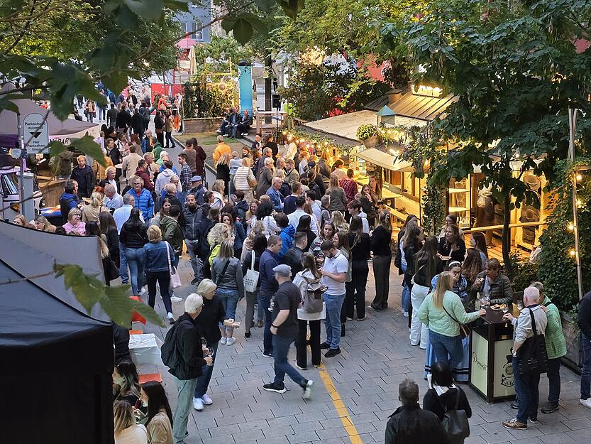 Auch das Wetter spielte mit und sorgte für eine gute Stimmung unter den Besuchern des Heilbronner Weindorfs.