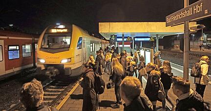 Ein Zug des Bahnunternehmens Go-Ahead fährt in Bad Friedrichshall ein. Das Unternehmen hatte zuletzt mit Verspätungen und Zugausfällen zu kämpfen.
Foto: Archiv