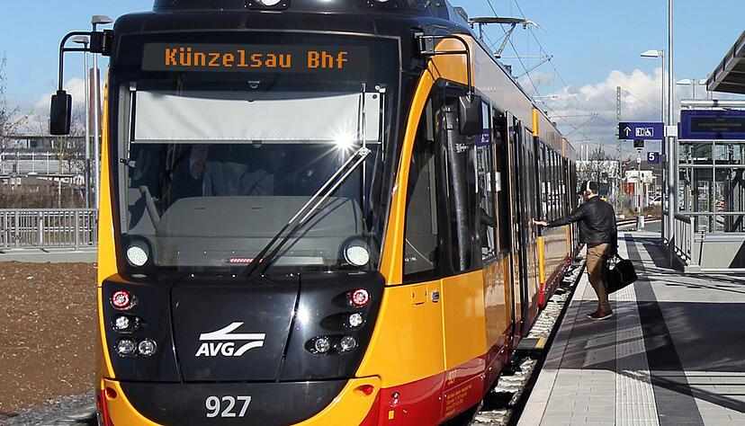 Fährt irgendwann wieder eine Stadtbahn bis hinab nach Künzelsau? Viele Fragen müssen noch geklärt werden, ehe der Weg zur Reaktivierung geebnet ist.