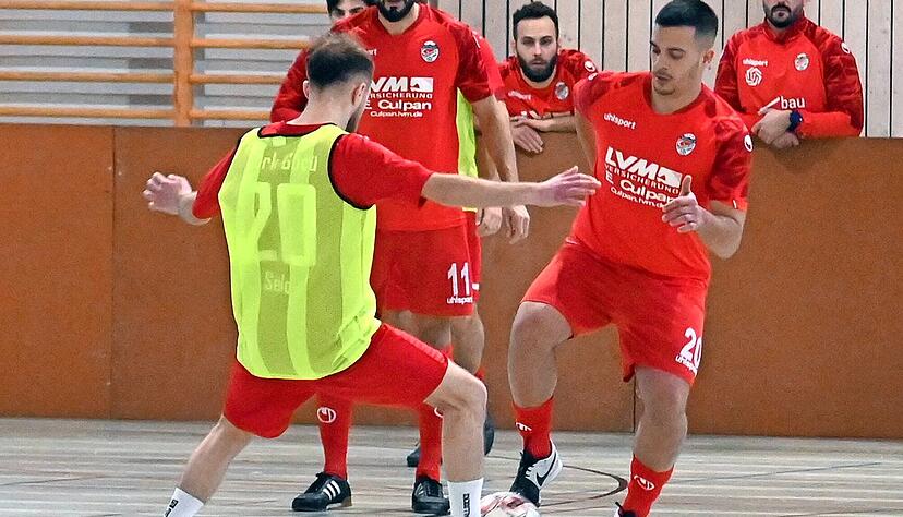 Im Endspiel des Kraichgau-Stimme-Cups standen sich im Vorjahr Selim Almedar (links) mit Türk Gücü Sinsheim sowie Filipe Andrade und Türkspor Eppingen gegenüber. Im Endspiel des Kraichgau-Stimme-Cups standen sich im Vorjahr Selim Almedar (links) mit Türk Gücü Sinsheim sowie Filipe Andrade und Türkspor Eppingen gegenüber.