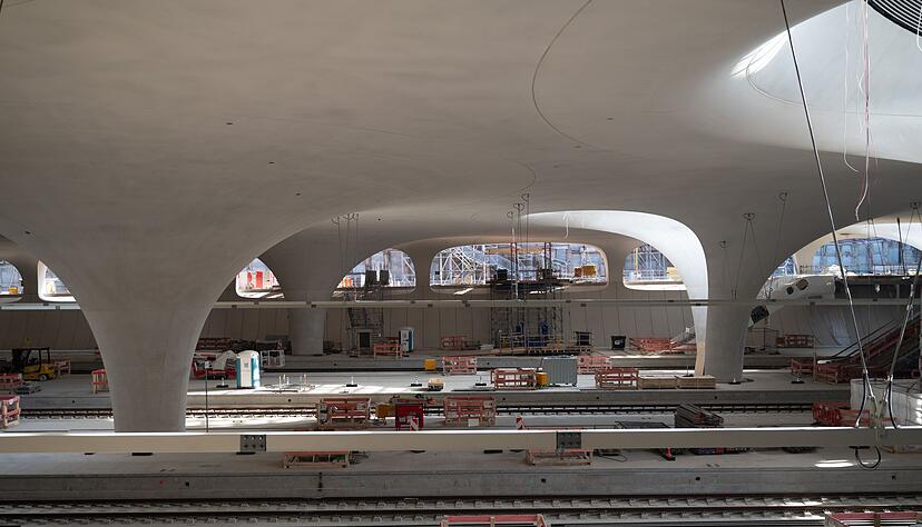 Bis der neue Tiefbahnhof im Dezember 2026 in Betrieb gehen soll, müssen sich Fahrgäste im Großraum Stuttgart noch auf viele Sperrungen einstellen.