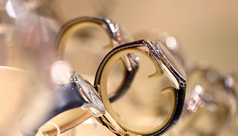 Mit einem Beil soll ein Mann ein Stuttgarter Juweliergeschäft überfallen haben. (Symbolbild) Mit einem Beil soll ein Mann ein Stuttgarter Juweliergeschäft überfallen haben. (Symbolbild)