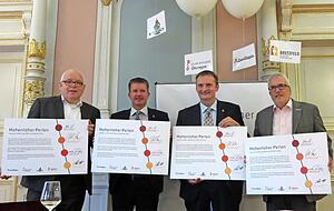 Startschuss im Juli 2017 (v.l.): die Rathauschefs Torsten Kunkel (Pfedelbach), Thilo Michler (Öhringen), Martin Piott (Bretzfeld) und Klaus Gross (Zweiflingen).
Foto: privat