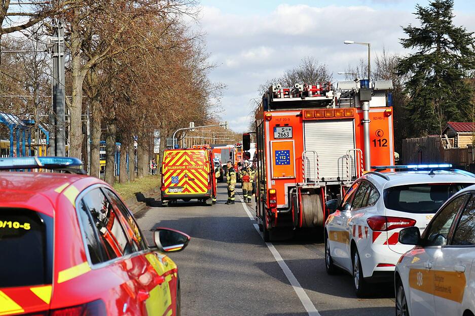 In Stuttgart kam es am Freitag zu einem Großeinsatz von Rettungskräften. In Stuttgart kam es am Freitag zu einem Großeinsatz von Rettungskräften.