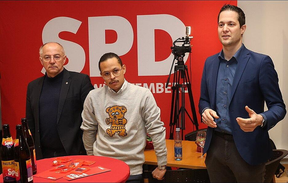 Gedrückte Stimmung bei der Wahlparty der SPD: Josip Juratovic (von links), Mario Sickinger (Wahlkreis Neckar-Zaber) und Jens Schäfer (Wahlkreis Heilbronn).