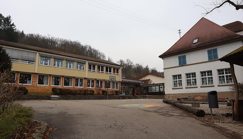 Nicht genug Kinder werden laut Vorausberechnungen geboren, um in der Ernsbacher Grundschule vier Jahrgangsstufen getrennt zu unterrichten. Jetzt droht die Schlie&szlig;ung.