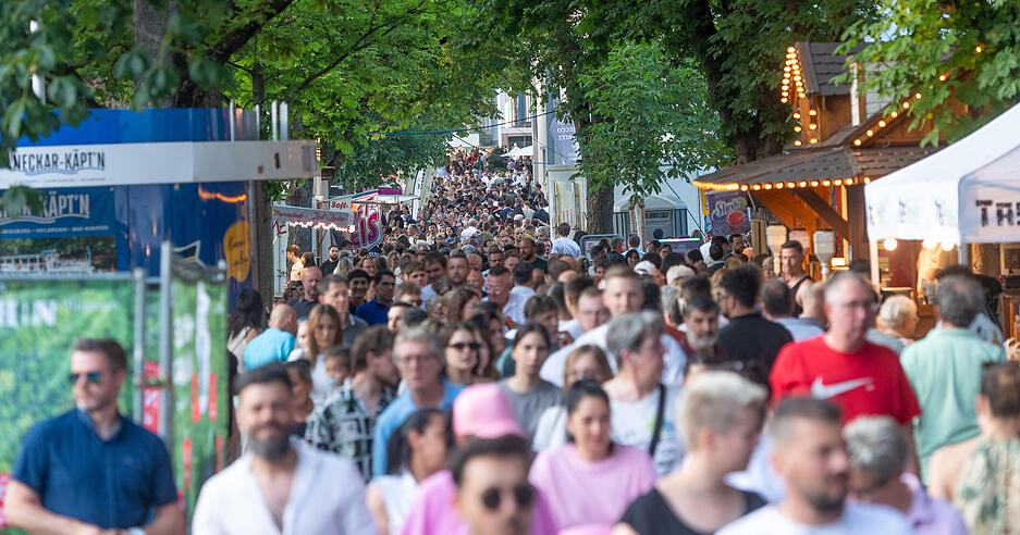 Wie die Stadt am Sonntag mitteilte, hat das Heilbronner Lichterfest 2025 weit über 100.000 Besucherinnen und Besucher begeistert. Wie die Stadt am Sonntag mitteilte, hat das Heilbronner Lichterfest 2025 weit über 100.000 Besucherinnen und Besucher begeistert.