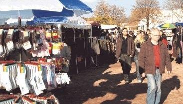 Entspanntes Einkaufen bei herbstlichem Sonnenschein war am Samstag auf der Herbstmesse angesagt.